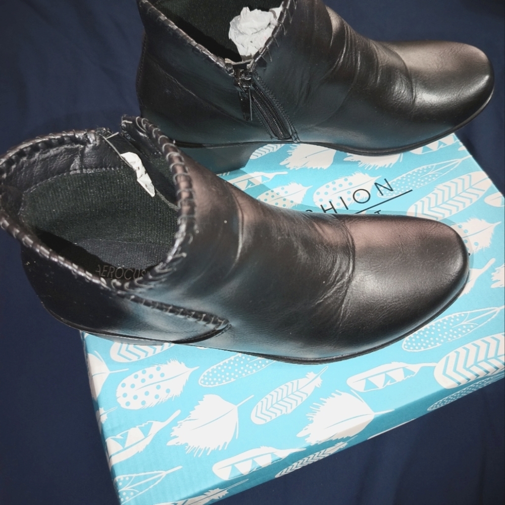 Aerocushion black zip up ankle booties sz 6.5